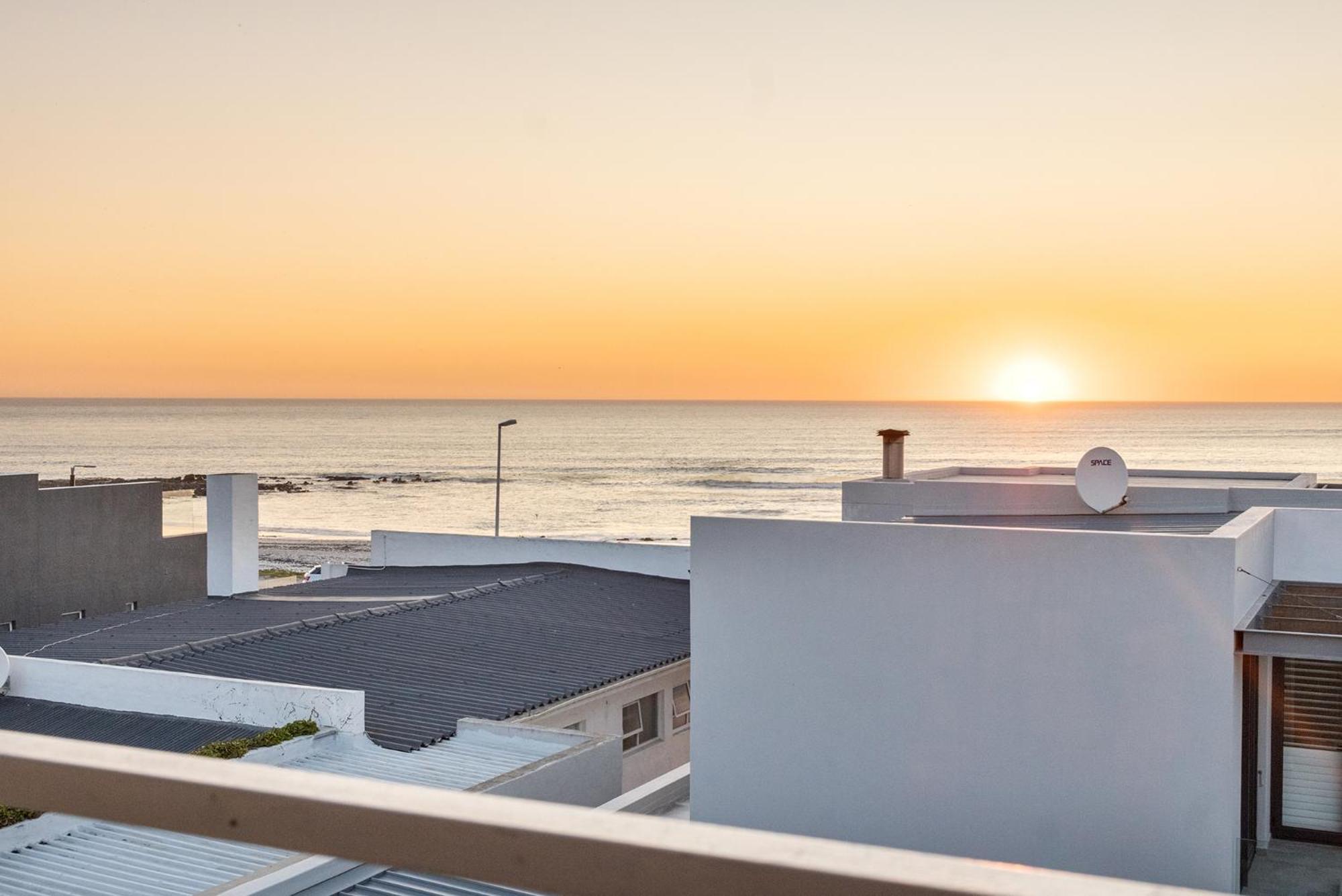The Sandcastle Guesthouse - Melkbosstrand Extérieur photo